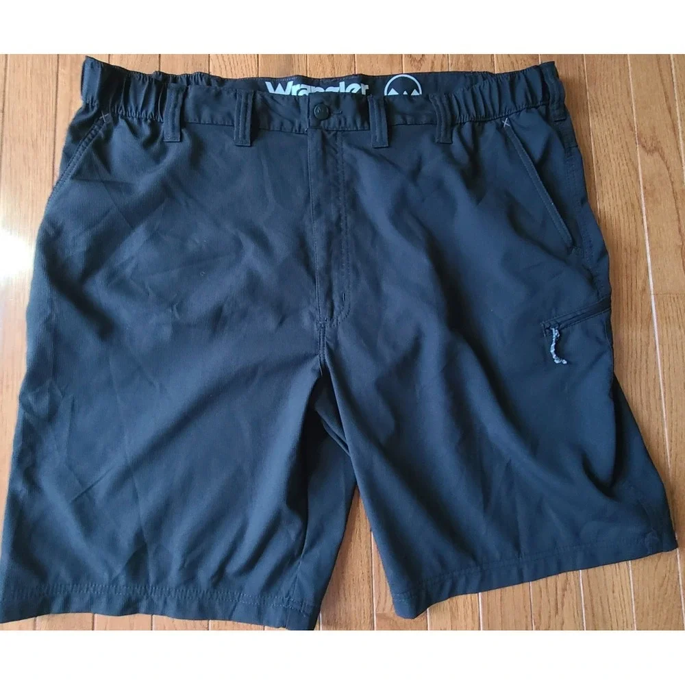 Wrangler Shorts Mens Sz 44 Black Zip Pockets Casual Lightweight Outdoors Hiking